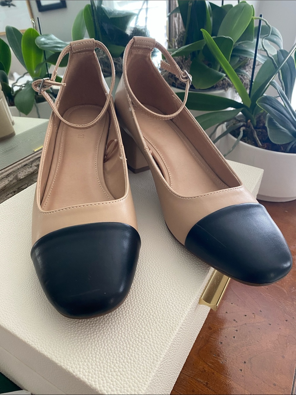 Forever 21 Shoes 8.5 Cap-Toe Block Heel Mary Janes Parisian Old Money Preppy